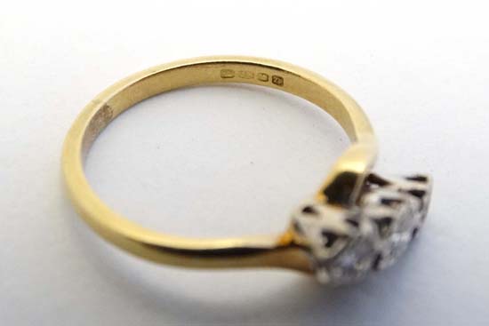 An 18ct gold ring set with trio of diamonds  CONDITION: Please Note -  we do not make reference to - Image 3 of 4