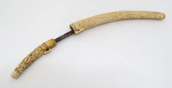 An 18thC carved oriental dagger with dragon seeking Pearl of Wisdom to sheath and Buddhist sign - Image 2 of 9