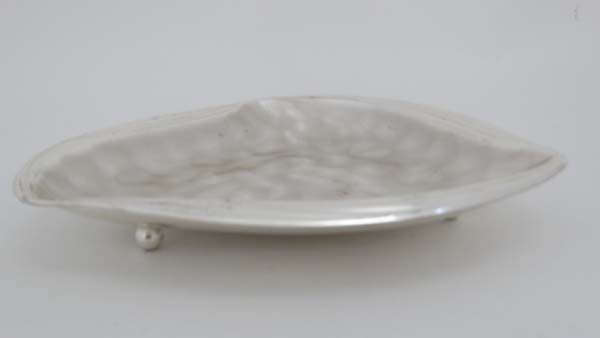 A WMF Ikora centrepiece Art Deco style three sided tray with three ball feet and surface burnishing. - Image 4 of 10