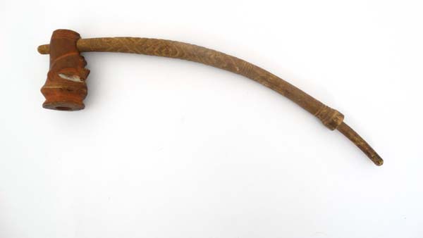 Native Tribal : an African smoking pipe carved with the head of an European head as decoration - Image 5 of 5