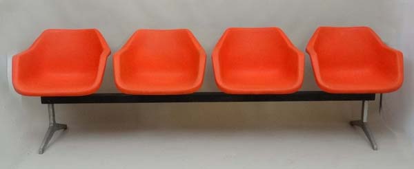 Vintage Retro : a Robin Day (1915-2010) for Hille a 1960's 4 seat burnt orange  Airport lounge / - Image 9 of 11