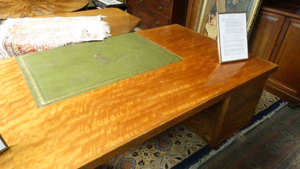 Vintage Retro : Waring and Gillows Table Pedestal Code no. FTA 192 of walnut and satin walnut 6' x - Image 21 of 29