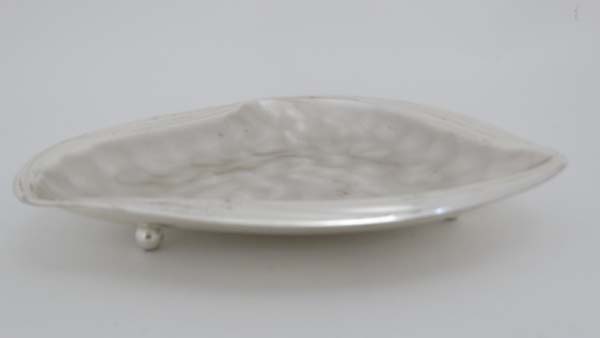 A WMF Ikora centrepiece Art Deco style three sided tray with three ball feet and surface burnishing. - Image 10 of 10