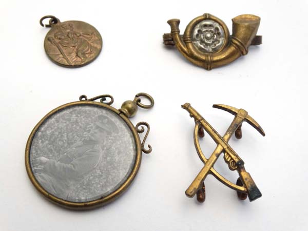 Militaria : A selection of early 20thC military items , comprising a Labour ( later Pioneer ) - Image 4 of 6