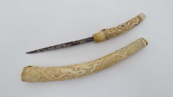An 18thC carved oriental dagger with dragon seeking Pearl of Wisdom to sheath and Buddhist sign - Image 8 of 9
