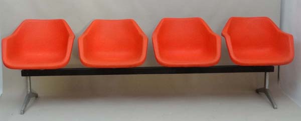 Vintage Retro : a Robin Day (1915-2010) for Hille a 1960's 4 seat burnt orange  Airport lounge / - Image 7 of 11