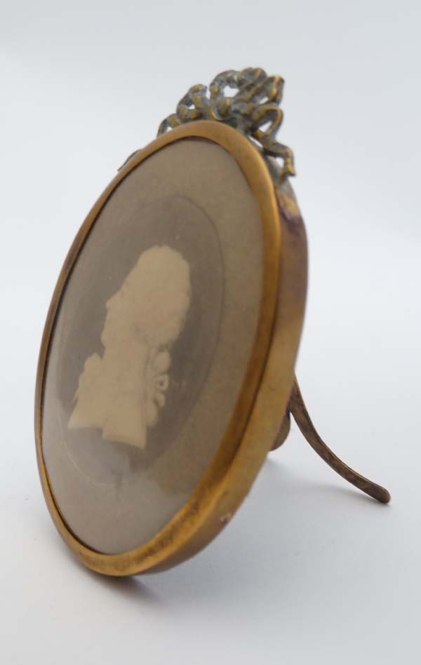 An early 19thC brass miniature easel frame with ribbon cresting  having a Georgian silhouette of a - Image 3 of 3