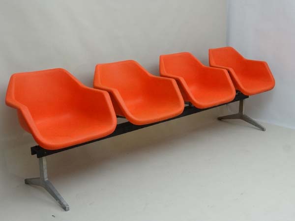 Vintage Retro : a Robin Day (1915-2010) for Hille a 1960's 4 seat burnt orange  Airport lounge / - Image 10 of 11