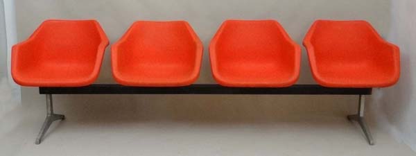 Vintage Retro : a Robin Day (1915-2010) for Hille a 1960's 4 seat burnt orange  Airport lounge / - Image 3 of 11