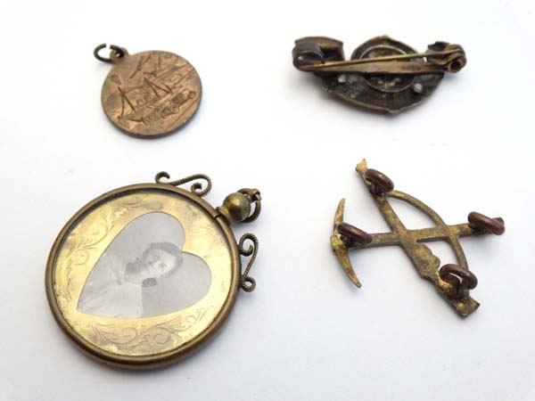 Militaria : A selection of early 20thC military items , comprising a Labour ( later Pioneer ) - Image 6 of 6