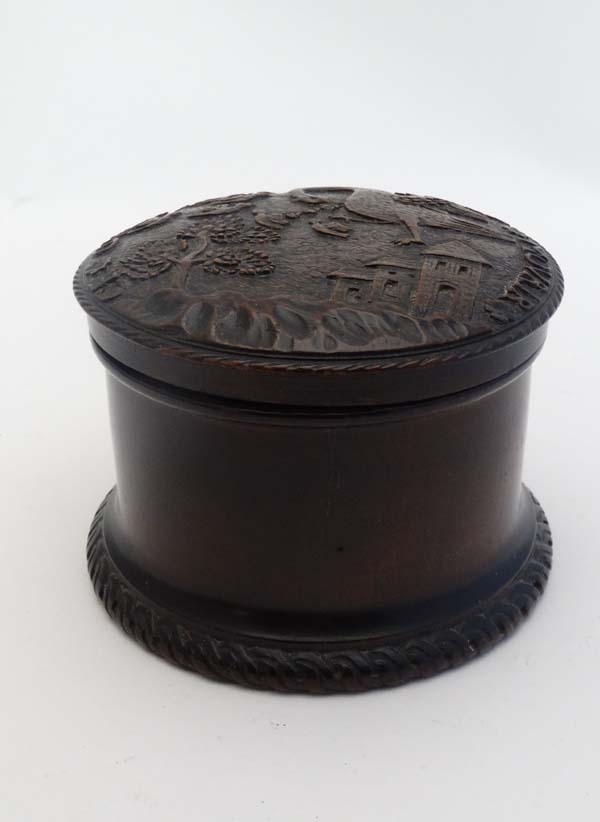Treen : A fine carved lidded and turned wooden pot, the top with ' Ce Qvei aime me fait movrir ( - Image 3 of 6