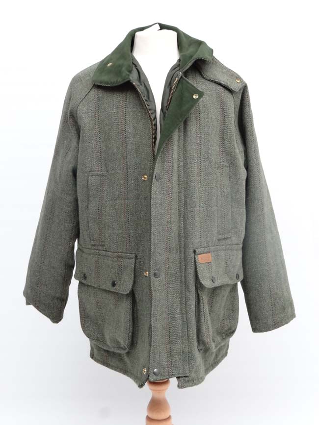 Country clothing : A tweed shooting coat by Open Air Countrywear , size L , padded diamond quilt - Image 3 of 3