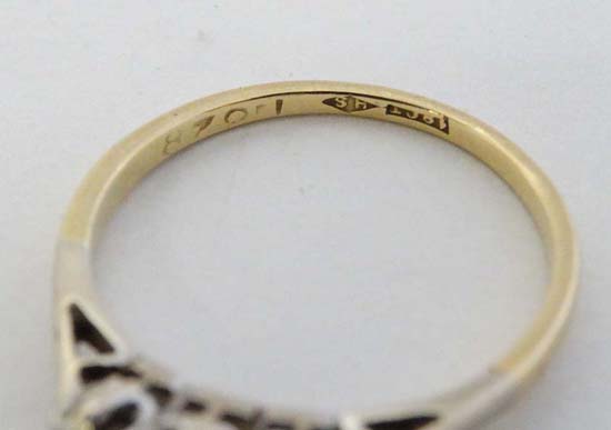 An 18ct gold ring set with three diamonds  CONDITION: Please Note -  we do not make reference to the - Image 3 of 3