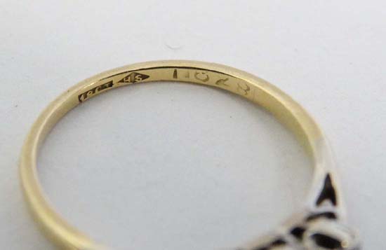 An 18ct gold ring set with three diamonds  CONDITION: Please Note -  we do not make reference to the - Image 2 of 3