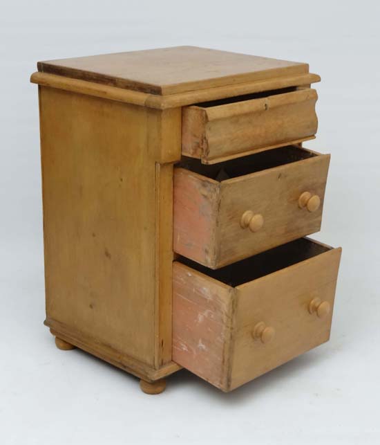 A 19thC Bedside cabinet / narrow pine chest comprising frieze drawer and 2 graduated long drawers - Image 3 of 5