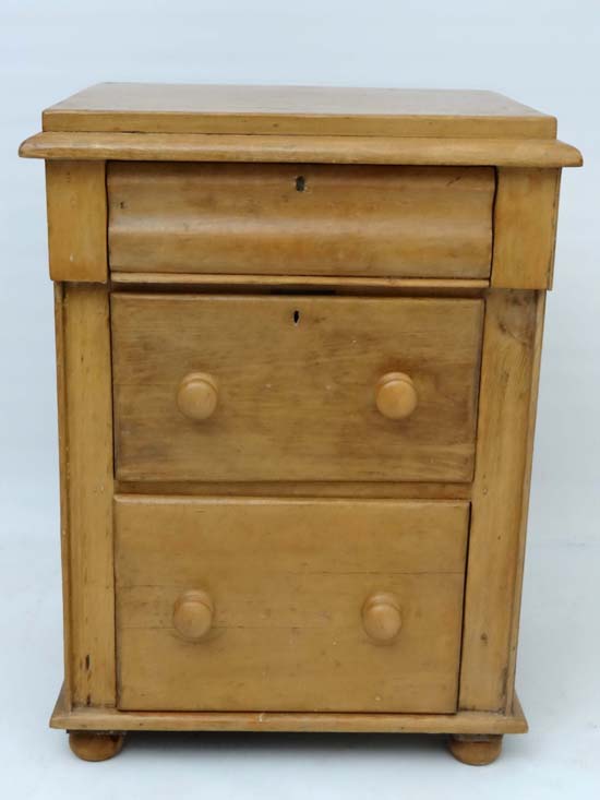 A 19thC Bedside cabinet / narrow pine chest comprising frieze drawer and 2 graduated long drawers - Image 4 of 5