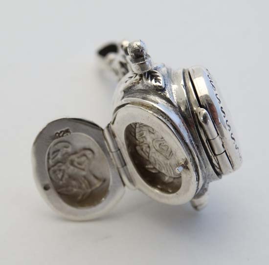 A 925 silver pendant formed fob seal with central rotating section with hinged locket - Image 7 of 10