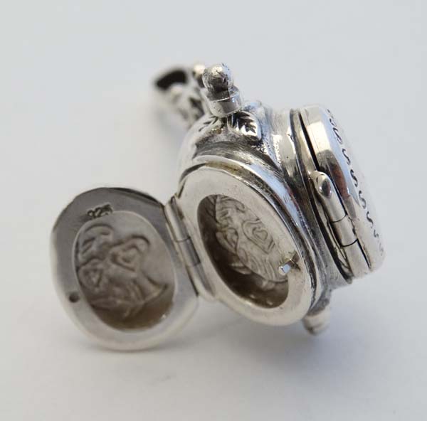 A 925 silver pendant formed fob seal with central rotating section with hinged locket - Image 2 of 10