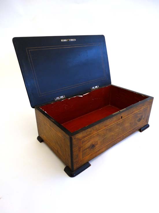 A Victorian inlaid walnut music box case with strung and cross banded decoration 19 1/2 wide. - Image 5 of 5