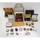 A quantity of assorted costume jewellery to include brooches, bracelets, beads etc  CONDITION: