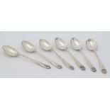 A cased set of 6 silver teaspoons. Hallmarked Chester 1914 maker Barker Brothers (95g) CONDITION: