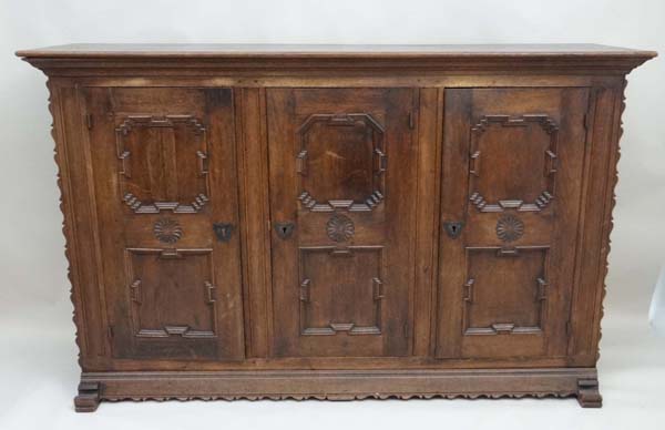 An early 20thC German oak 3 door cupboard with geometric like framed panelling, the doors opening to - Image 6 of 20