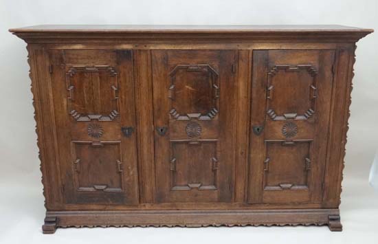 An early 20thC German oak 3 door cupboard with geometric like framed panelling, the doors opening to - Image 13 of 20