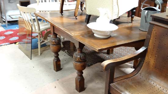 An oak drop flap table CONDITION: Please Note -  we do not make reference to the condition of lots - Image 2 of 3