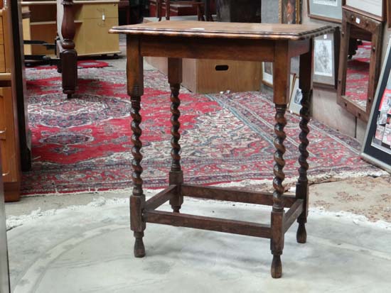 Oak barley twist side table CONDITION: Please Note -  we do not make reference to the condition of - Image 3 of 3