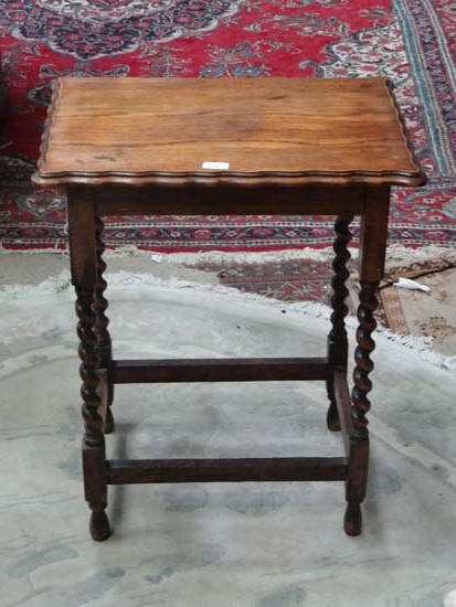 Oak barley twist side table CONDITION: Please Note -  we do not make reference to the condition of - Image 2 of 3