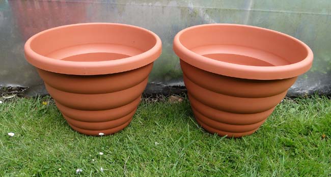 Gardening :  2 x 40cm skep pots