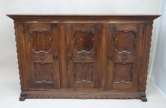 An early 20thC German oak 3 door cupboard with geometric like framed panelling, the doors opening to - Image 8 of 20
