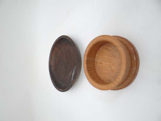 A wooden coaster and wooden bowl (2) CONDITION: Please Note -  we do not make reference to the - Image 9 of 9