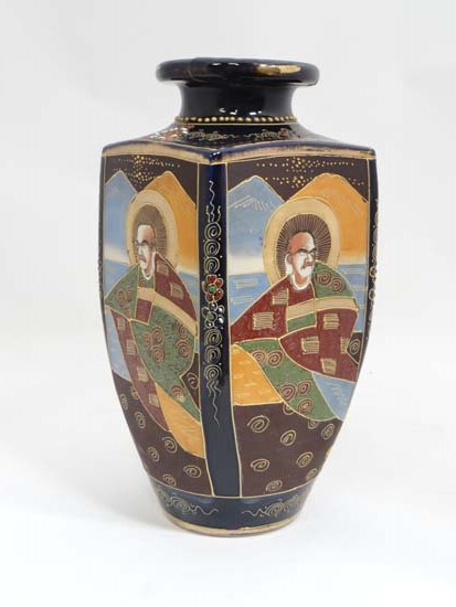 Japanese vase CONDITION: Please Note -  we do not make reference to the condition of lots within - Image 2 of 4