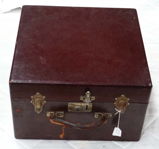 Hinged box CONDITION: Please Note -  we do not make reference to the condition of lots within