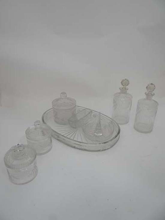 Qty of assorted glass CONDITION: Please Note -  we do not make reference to the condition of lots