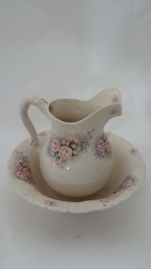 Jug and washbowl CONDITION: Please Note -  we do not make reference to the condition of lots