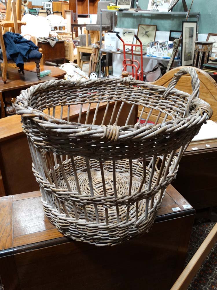 Large wicker basket CONDITION: Please Note -  we do not make reference to the condition of lots