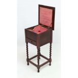 Sewing box CONDITION: Please Note -  we do not make reference to the condition of lots within