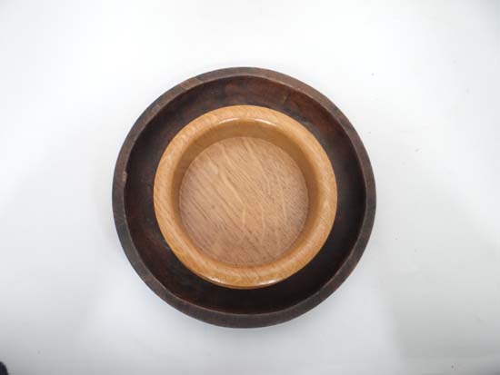 A wooden coaster and wooden bowl (2) CONDITION: Please Note -  we do not make reference to the - Image 7 of 9