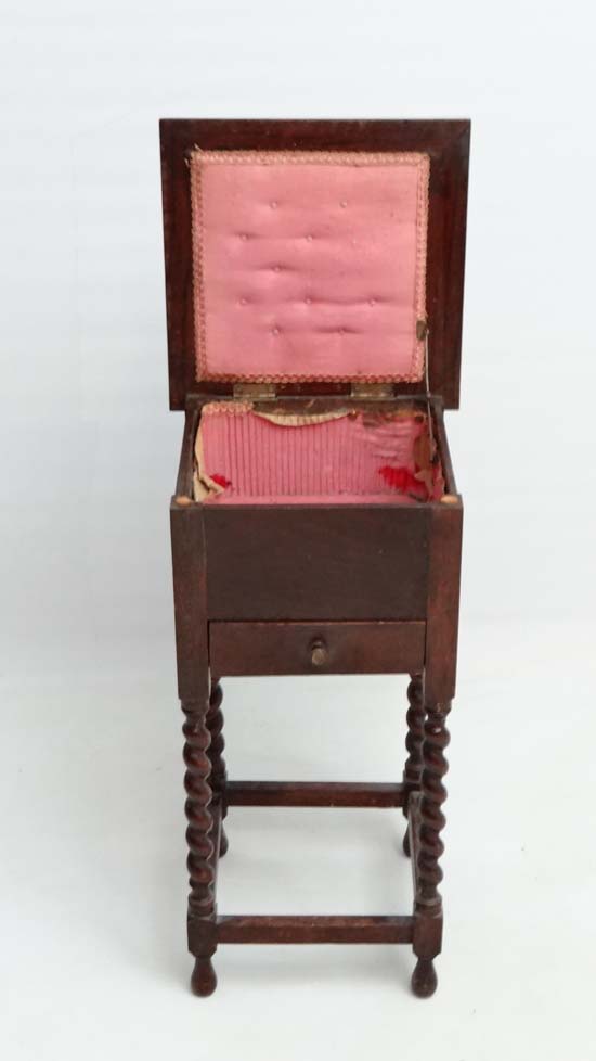 Sewing box CONDITION: Please Note -  we do not make reference to the condition of lots within - Image 3 of 6