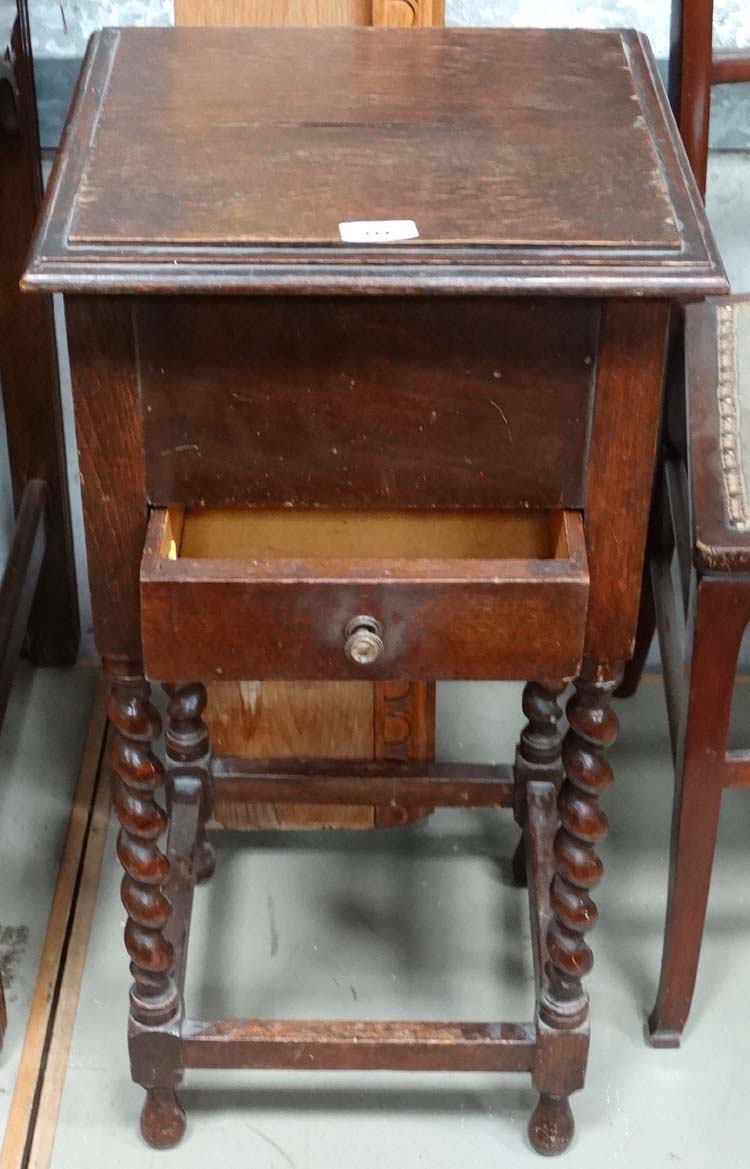 Sewing box CONDITION: Please Note -  we do not make reference to the condition of lots within - Image 2 of 6