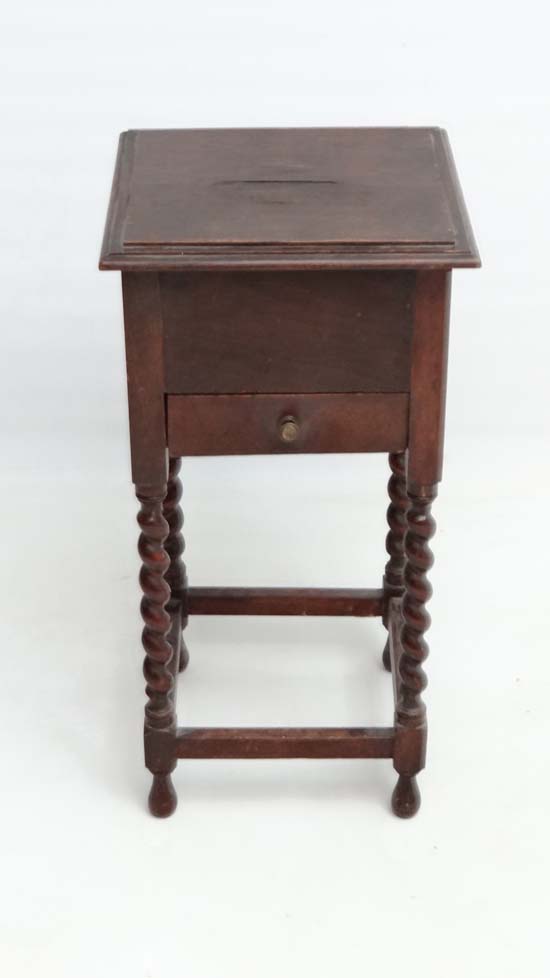 Sewing box CONDITION: Please Note -  we do not make reference to the condition of lots within - Image 6 of 6