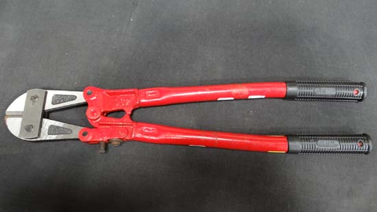 18" bolt cutters CONDITION: Please Note -  we do not make reference to the condition of lots