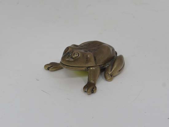 Brass frog  CONDITION: Please Note -  we do not make reference to the condition of lots within - Image 5 of 8