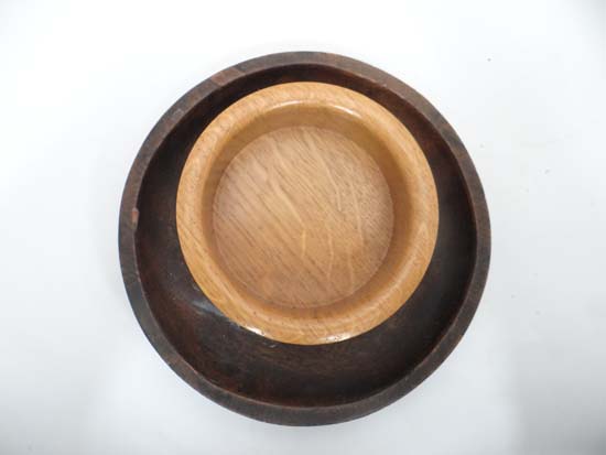 A wooden coaster and wooden bowl (2) CONDITION: Please Note -  we do not make reference to the - Image 6 of 9