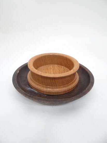 A wooden coaster and wooden bowl (2) CONDITION: Please Note -  we do not make reference to the - Image 4 of 9