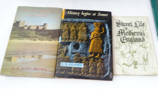 Books: A collection of 46 books on British history. To Include: '' Treasure of Britain '' , '' The - Image 7 of 9