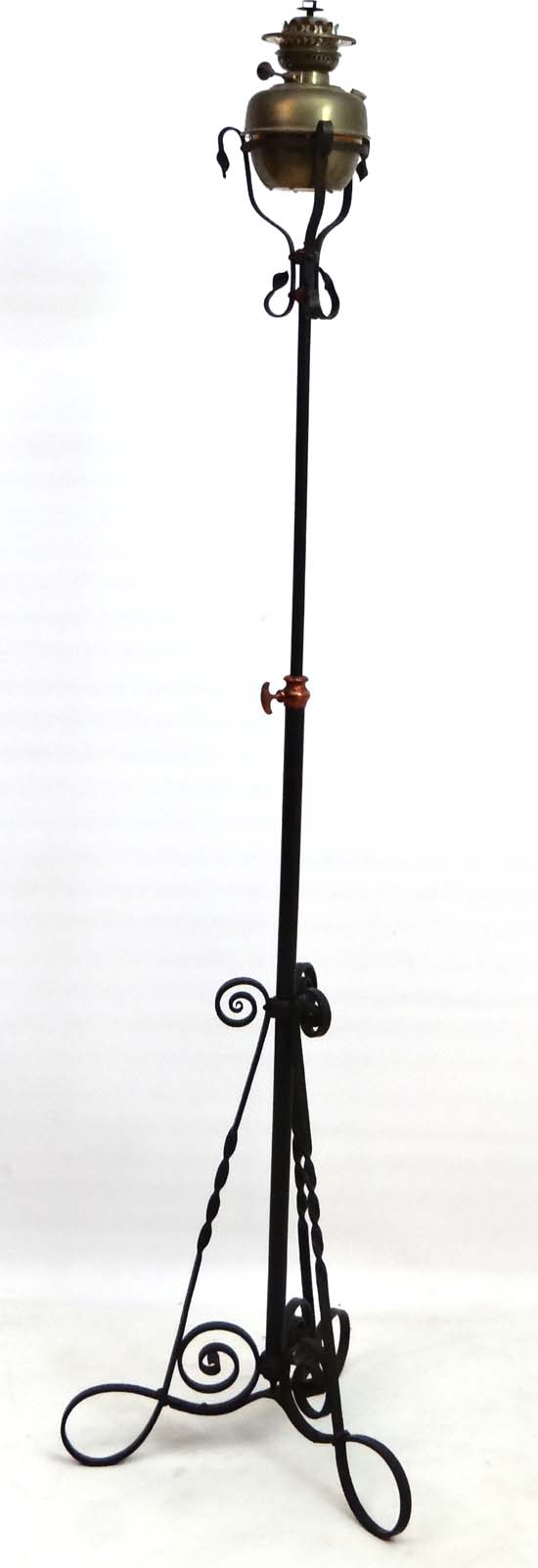 A 19thC wrought iron telescopic oil lamp / standard lamp.  CONDITION: Please Note -  we do not - Image 5 of 8
