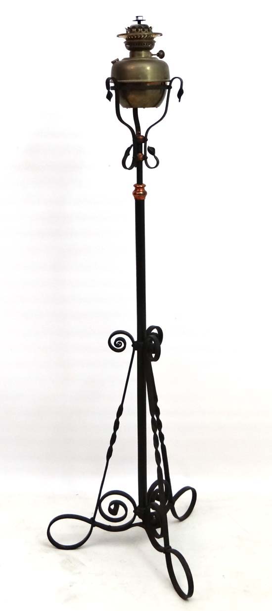 A 19thC wrought iron telescopic oil lamp / standard lamp.  CONDITION: Please Note -  we do not - Image 4 of 8